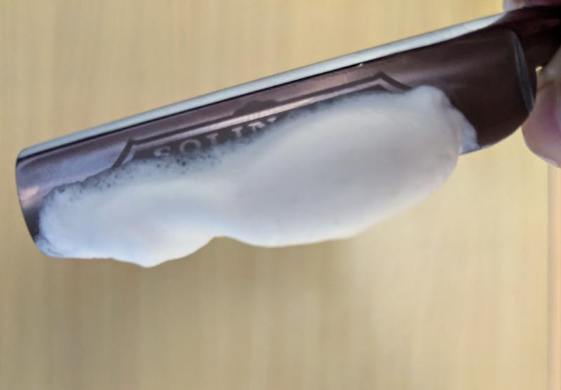 Straight razor with shaving foam