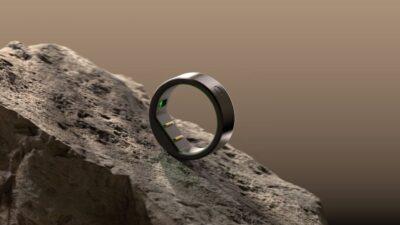 Stone angled at a 45 degree slope with a matte black ring resting on it. The inner edge of the ring shows two gold-coloured sensors, and another which is recessed slightly with a green light shining out of the recess.