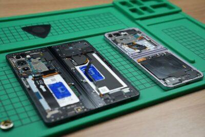 Insides of a smartphone exposed with all the parts visible